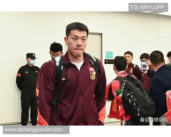 国足球星签字仪式盛况引关注 球迷热议未来发展与新起点