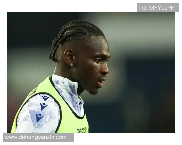 足球巨星遭遇飞机坠毁震惊体坛引发全球球迷深切哀悼